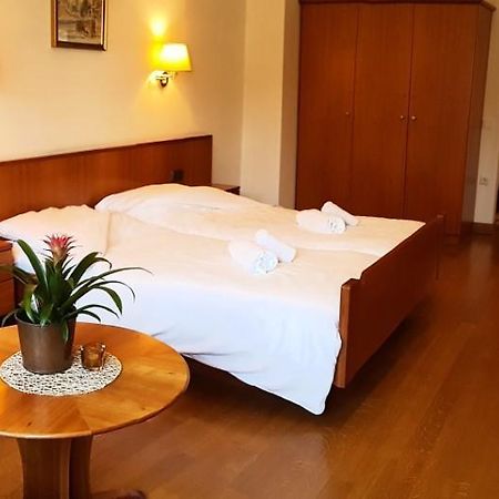 Weisses Roessl Bed and Breakfast Eppan an der Weinstraße Exteriör bild