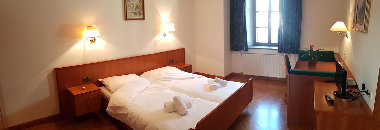 Weisses Roessl Bed and Breakfast Eppan an der Weinstraße Exteriör bild