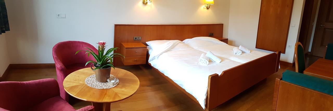 Weisses Roessl Bed and Breakfast Eppan an der Weinstraße Exteriör bild