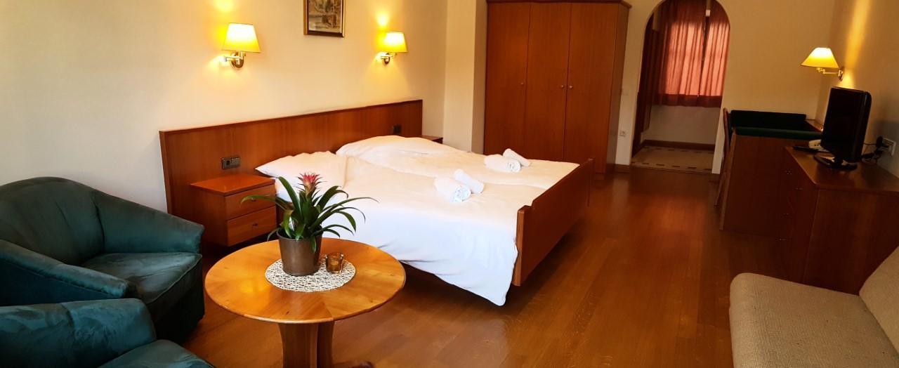 Weisses Roessl Bed and Breakfast Eppan an der Weinstraße Exteriör bild