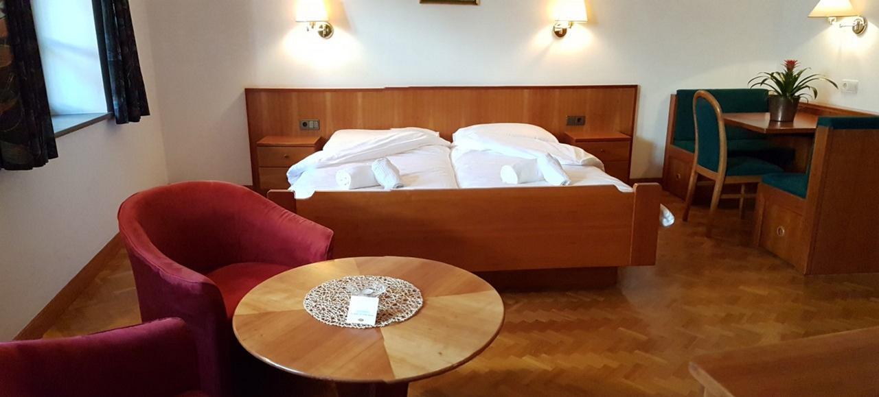 Weisses Roessl Bed and Breakfast Eppan an der Weinstraße Exteriör bild